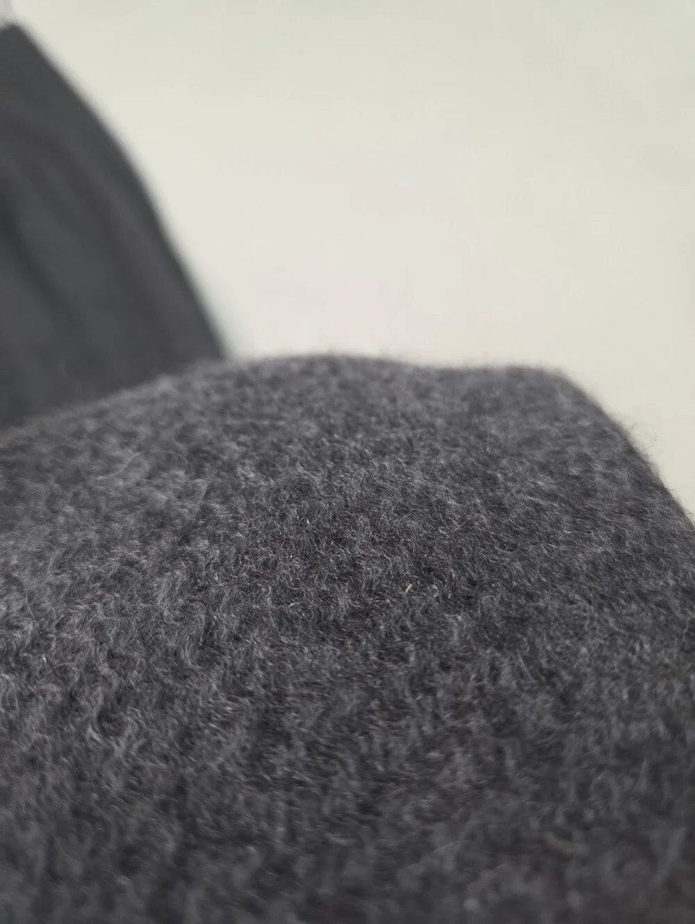 Guy Laroche Paris Grey Cashmere Scarf with Fringe Men Women Unisex